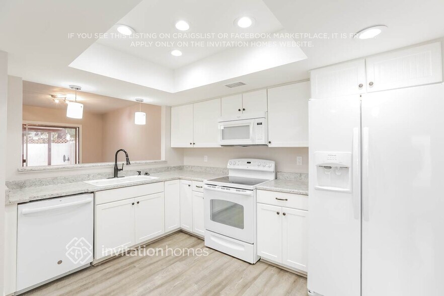 Building Photo - 2733 W Estrella Dr