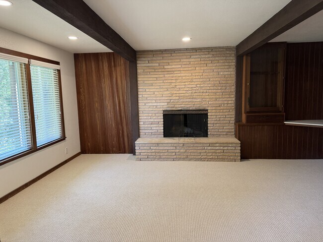 Building Photo - 628 Canyon Rd