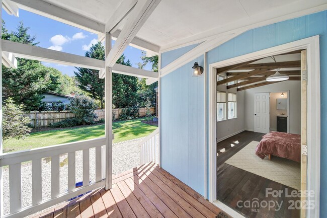 Building Photo - 3222 Clark St