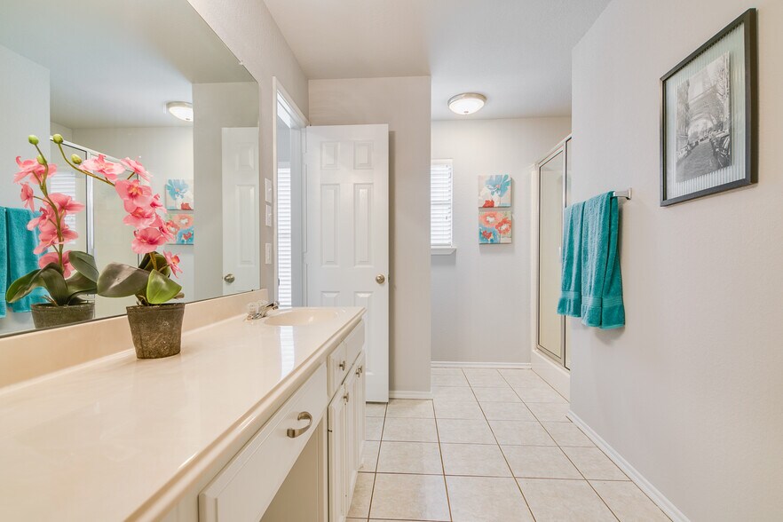 Master Bath - 956 Carlin Ln