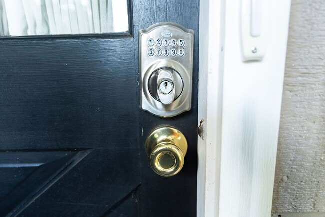 Building Photo - 3 Bed 3 Bath Home