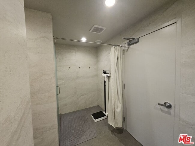 Building Photo - 2170 Century Pk E