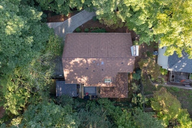 Building Photo - 2339 Milstead Cir NE