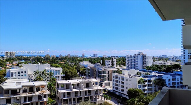 Building Photo - 1500 Bay Dr E