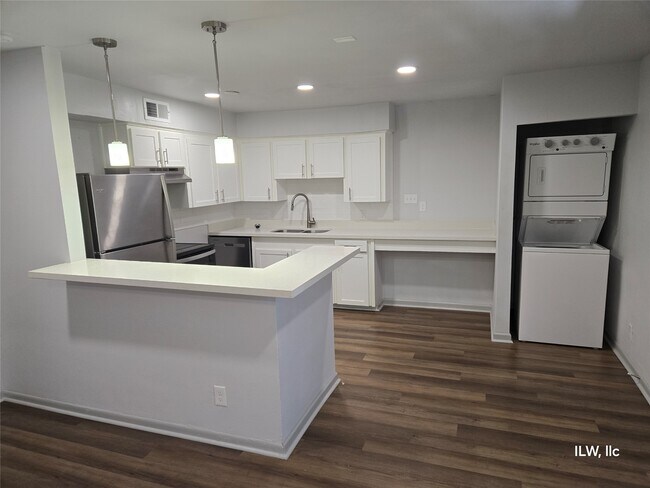 Building Photo - 815 Harvard St