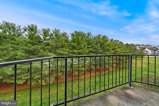 Building Photo - 6934 Hanover Pkwy