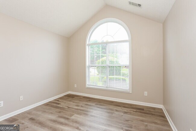 Building Photo - 2245 Charleston Oak Cir