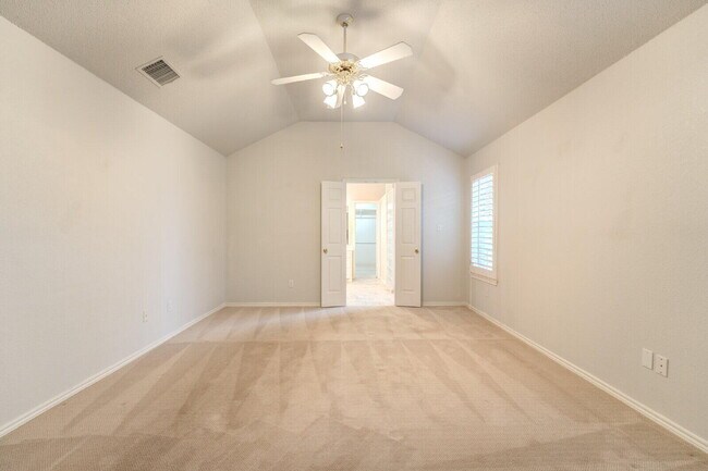 Building Photo - 111 N Vicksburg Ave