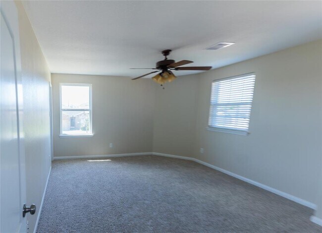 Building Photo - 5123 Harbor Palm Dr