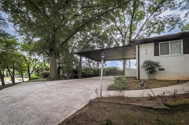 Building Photo - 1076 Vonda Ln SW