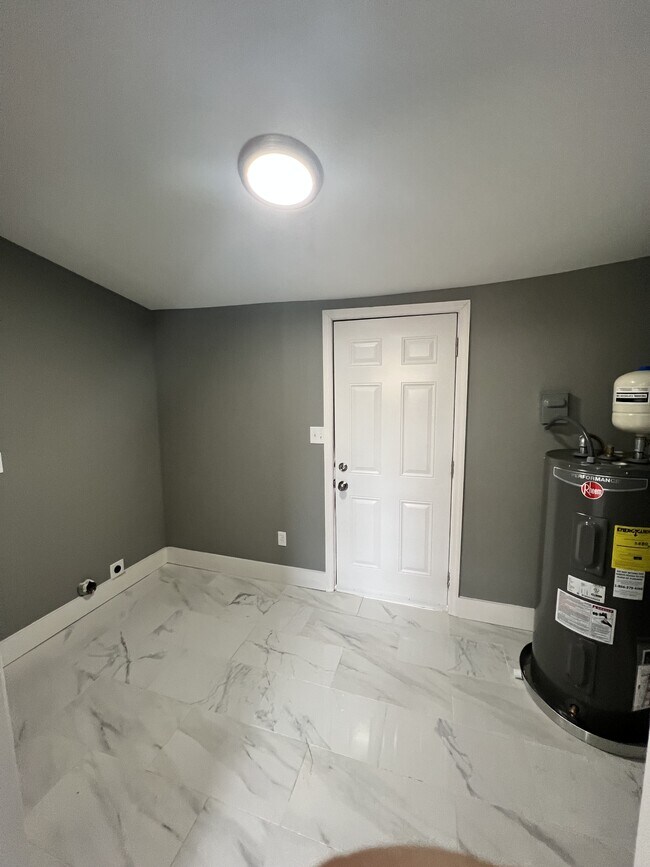 Building Photo - 1100 Tunnel Blvd