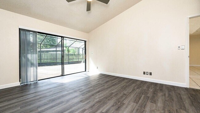 Building Photo - 4 Baywood Dr