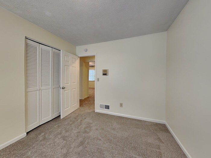 Building Photo - 105 Feldwood Pines St