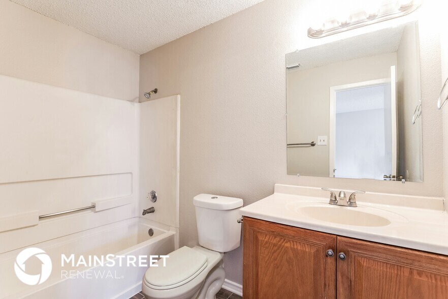 Building Photo - 8011 Chestnut Barr Dr