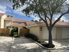 Building Photo - 127 Old Meadow Way