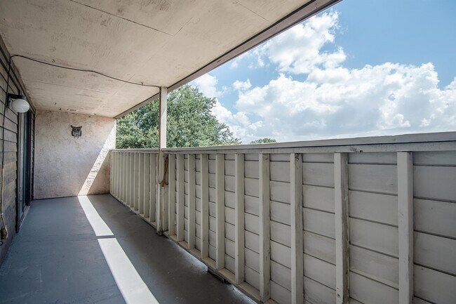 Building Photo - 3085 Walnut Bend Ln