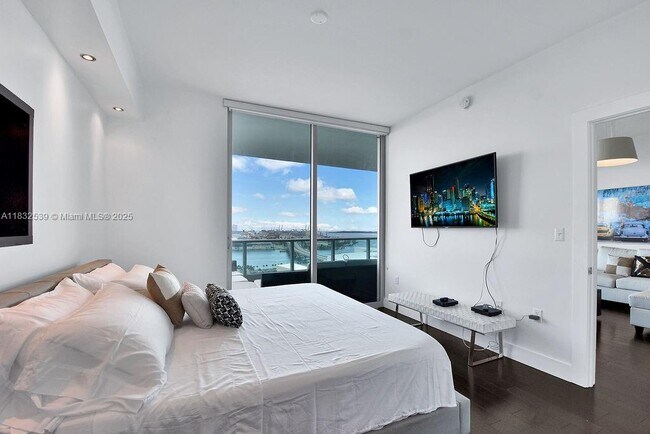 Building Photo - 900 Biscayne Blvd