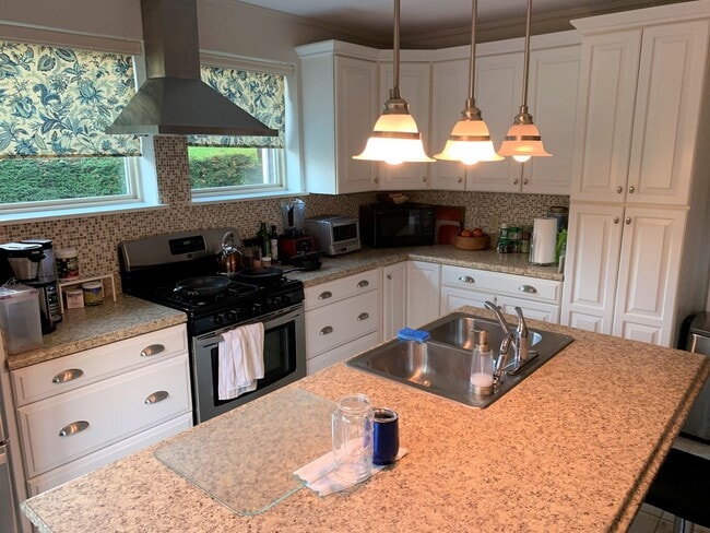 Building Photo - 148 Campbell Ave