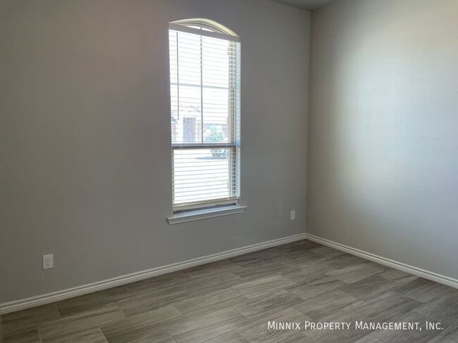 Building Photo - 1647 Wrigley Dr
