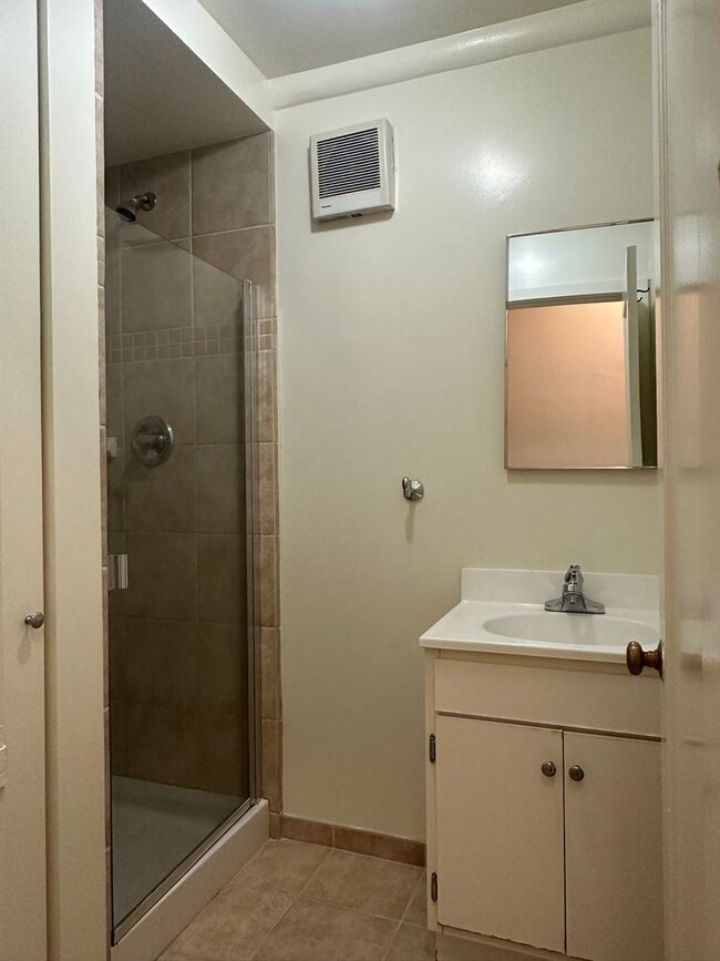 Building Photo - 465 Church St