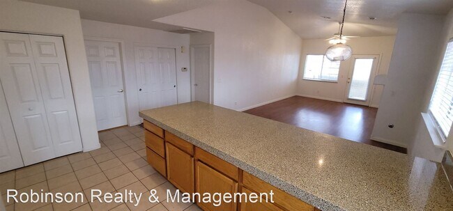 Building Photo - 2 br, 2 bath House - 3327 Erva St. Unit # 201
