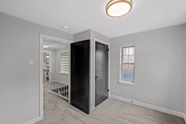 Building Photo - Stunning 5 bedroom home in McKeesport available July 1!