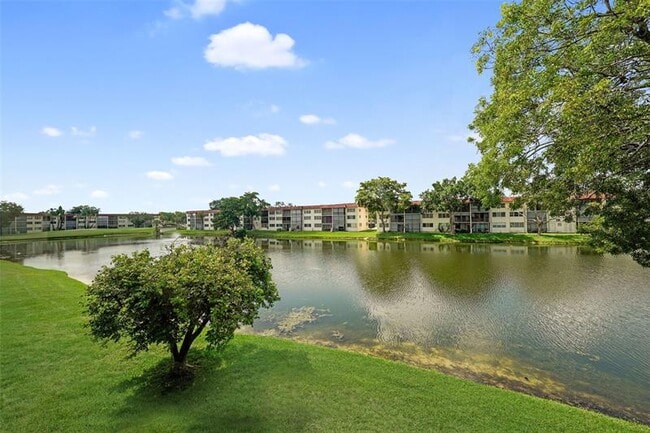 Building Photo - 361 S Hollybrook Dr