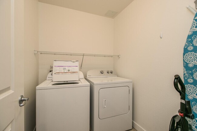 Building Photo - 5450 E Deer Valley Dr