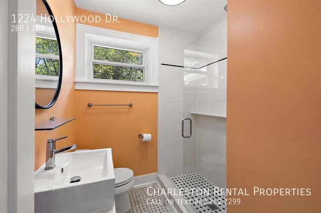 Building Photo - 1224 Hollywood Dr
