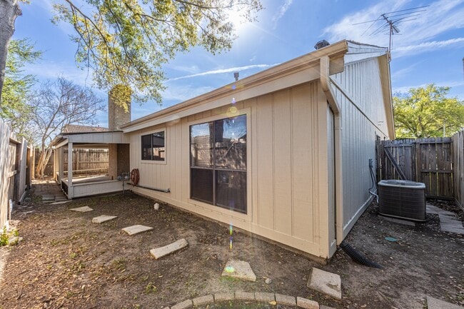 Building Photo - 6030 Gallant Forest Dr