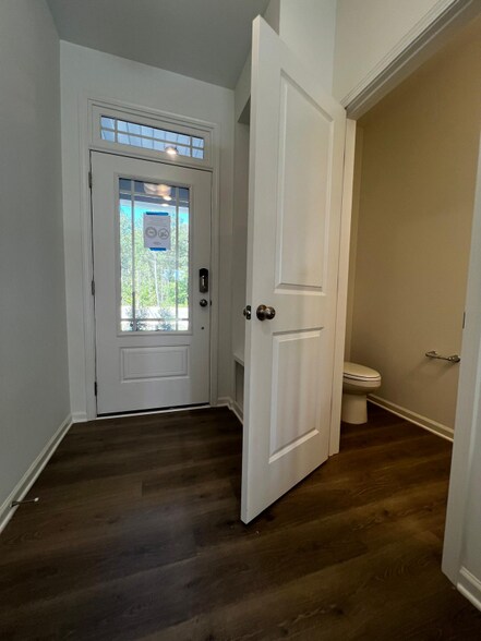 Building Photo - 176 Kobus Ct