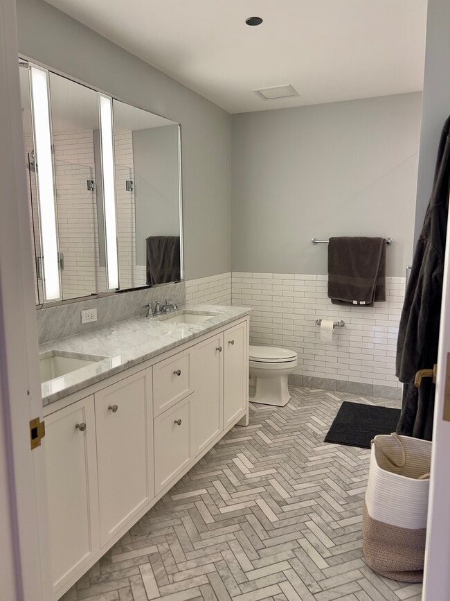 Building Photo - 514 N Peshtigo Ct