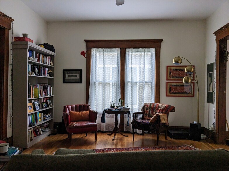 Living room - 1131 Lexington Ave