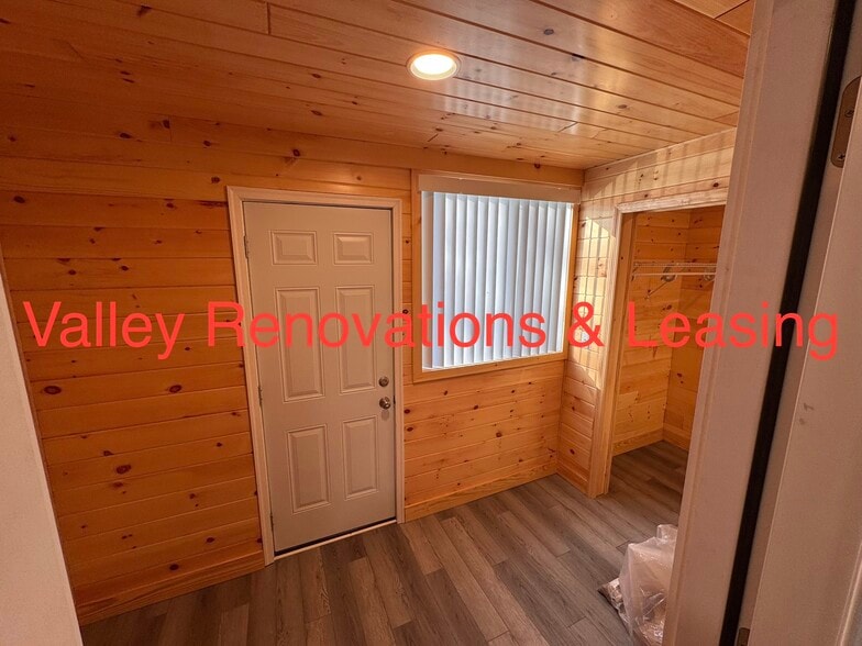 Mud Room - 336 S Main St