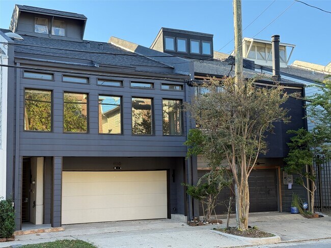 Primary Photo - 4116 McDuffie St