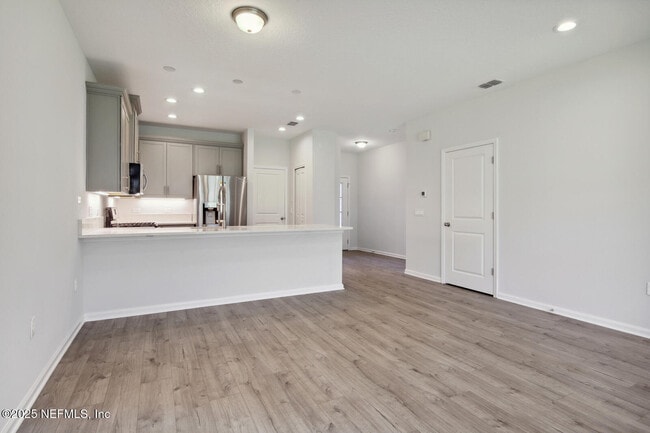 Building Photo - 95 Pinebury Ln