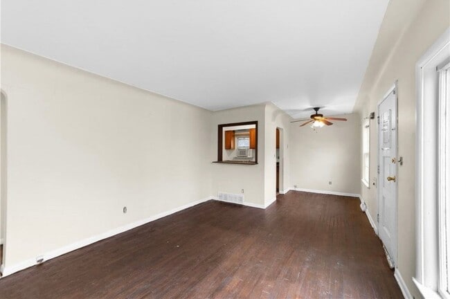 Building Photo - 1386 E 185th St