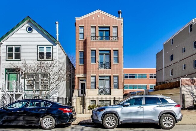 Primary Photo - 1330 W Fletcher St