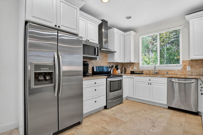 Building Photo - 1705 NE 11th St