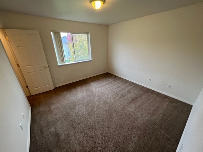 Building Photo - Spacious 2 Bed, 1.5 Bath in CDA!