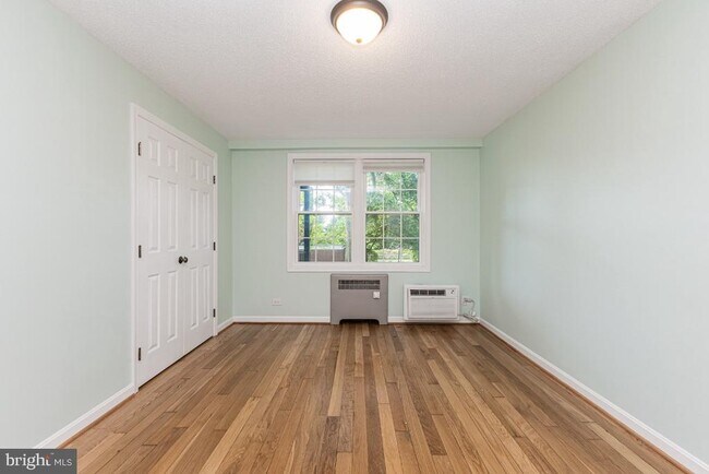 Building Photo - 100 N George Mason Dr