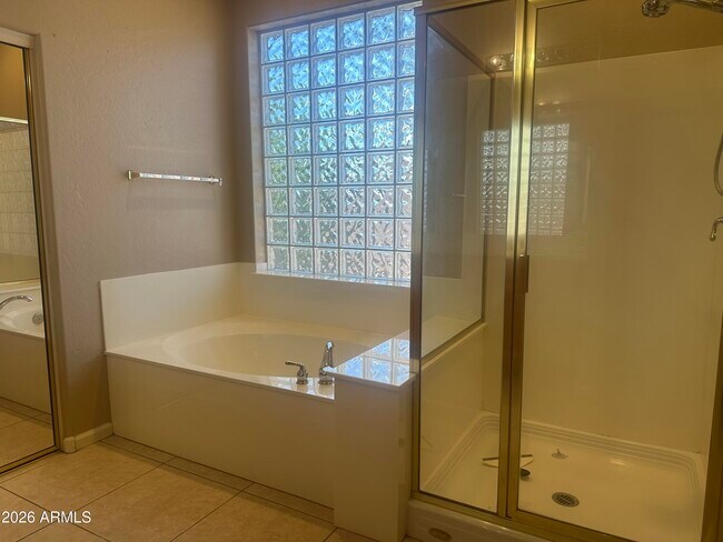 Building Photo - 7220 W Cottontail Ln