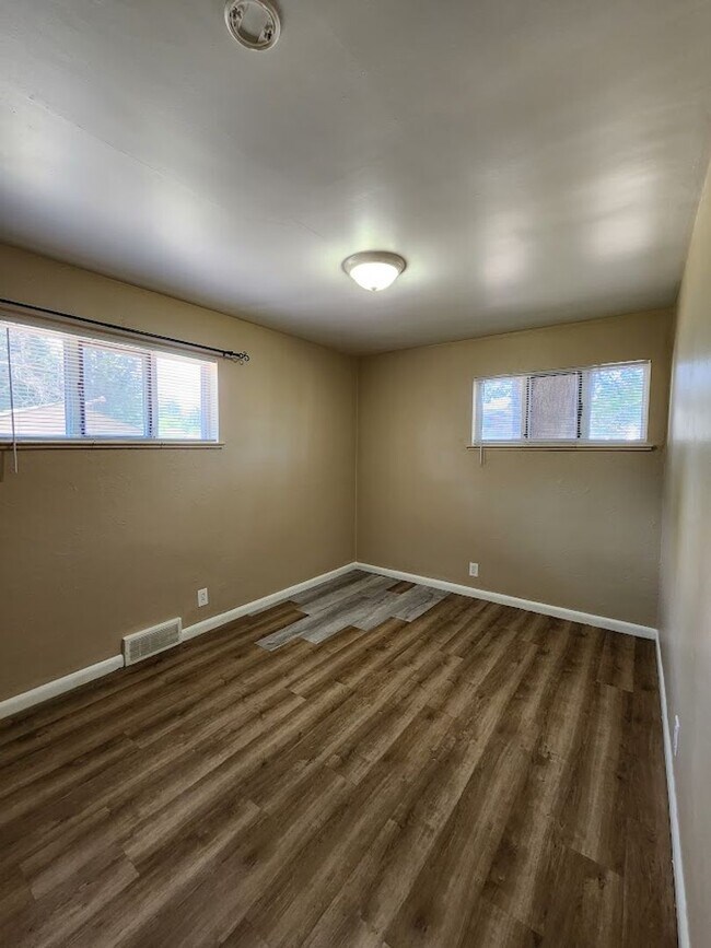 Building Photo - Long Realty & Property Management - Spacious Lakewood Ranch on Oversized Lot Near Light Rail