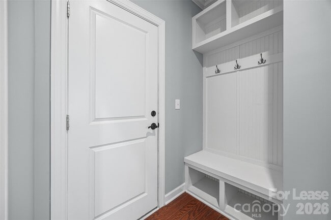 Building Photo - 5811 Fenway Dr