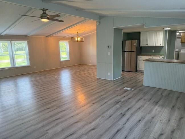 Building Photo - 5545 Monticello Dr