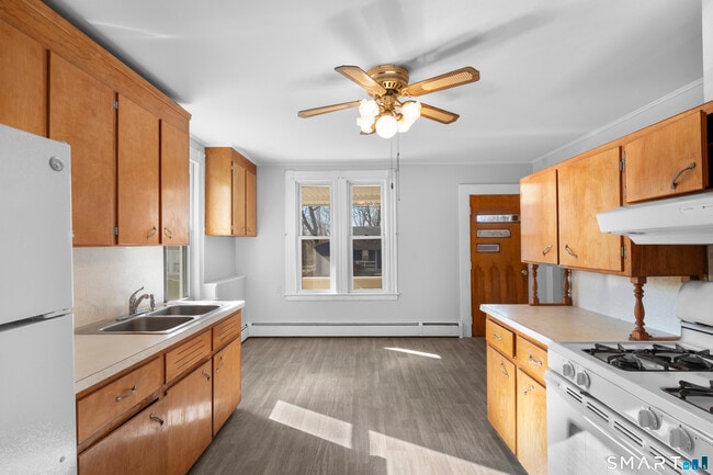 Building Photo - 48 Anderson St