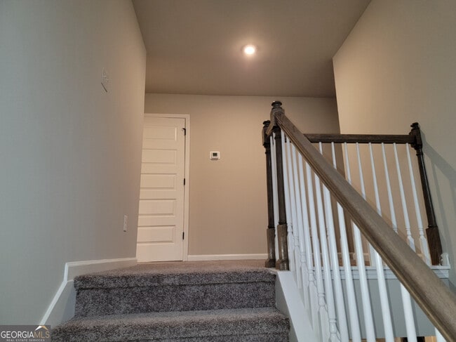 Building Photo - 275 S Ridge