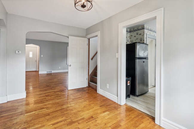 Building Photo - 629 St Clair Ave