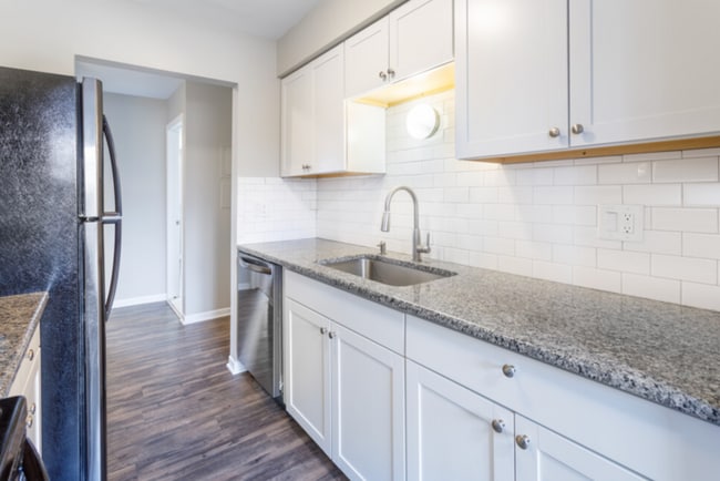 Building Photo - 10015 Groh Rd