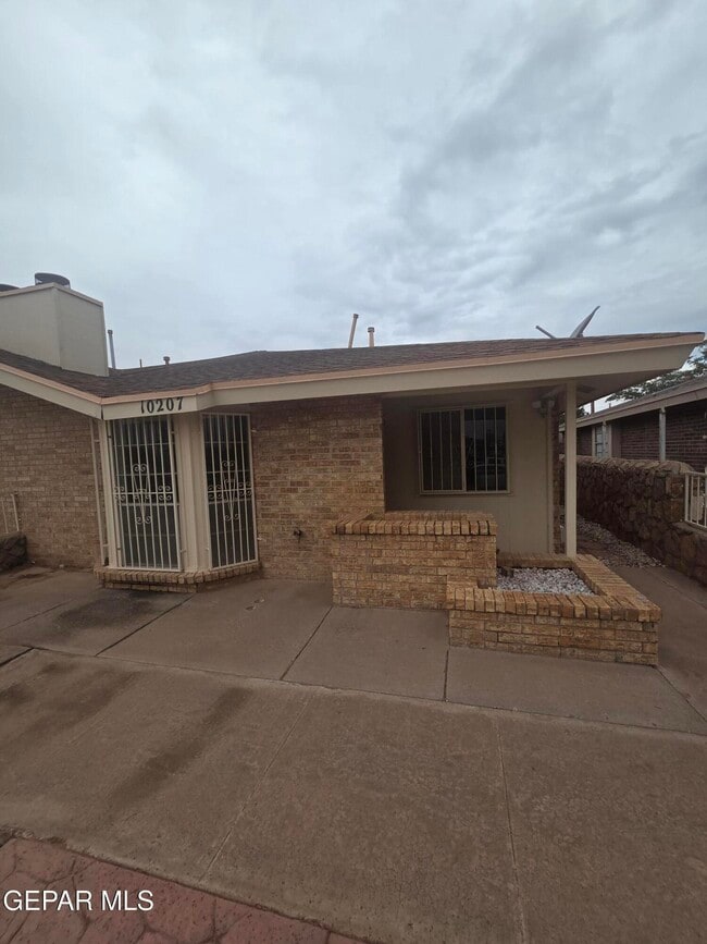 Building Photo - 10207 Silver Strand Pl